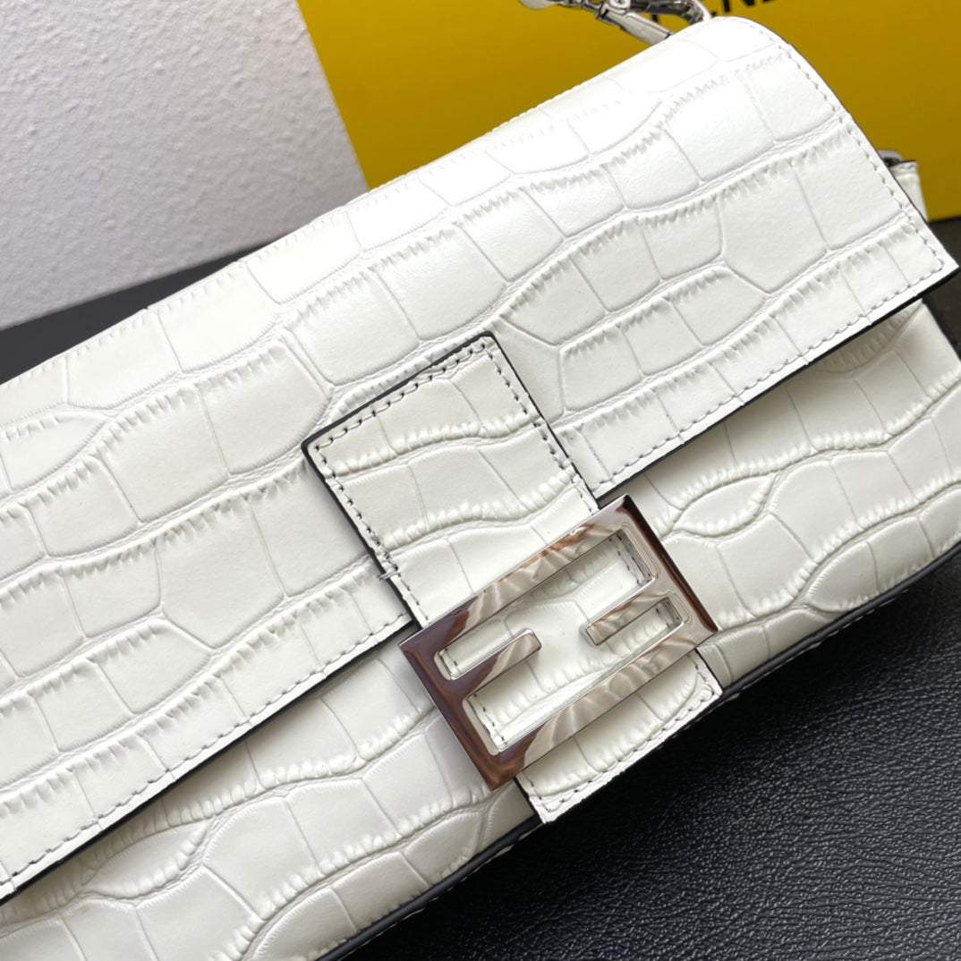 Fendi Baguette White Textured Leather Shoulder Bag - 26x5x15cm