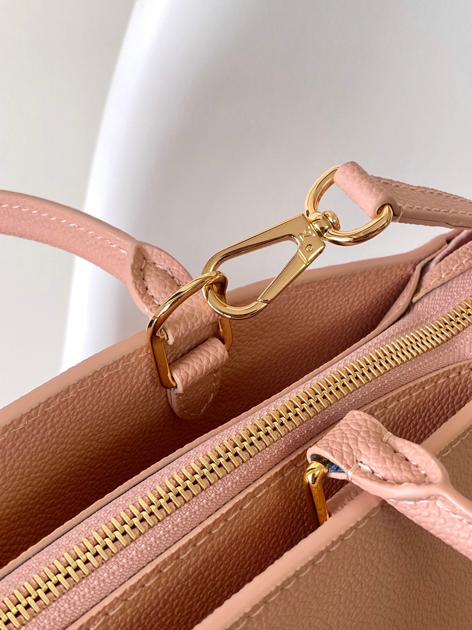 Louis Vuitton Montaigne BB Monogram Empreinte Leather - Rose Trianon / Crème