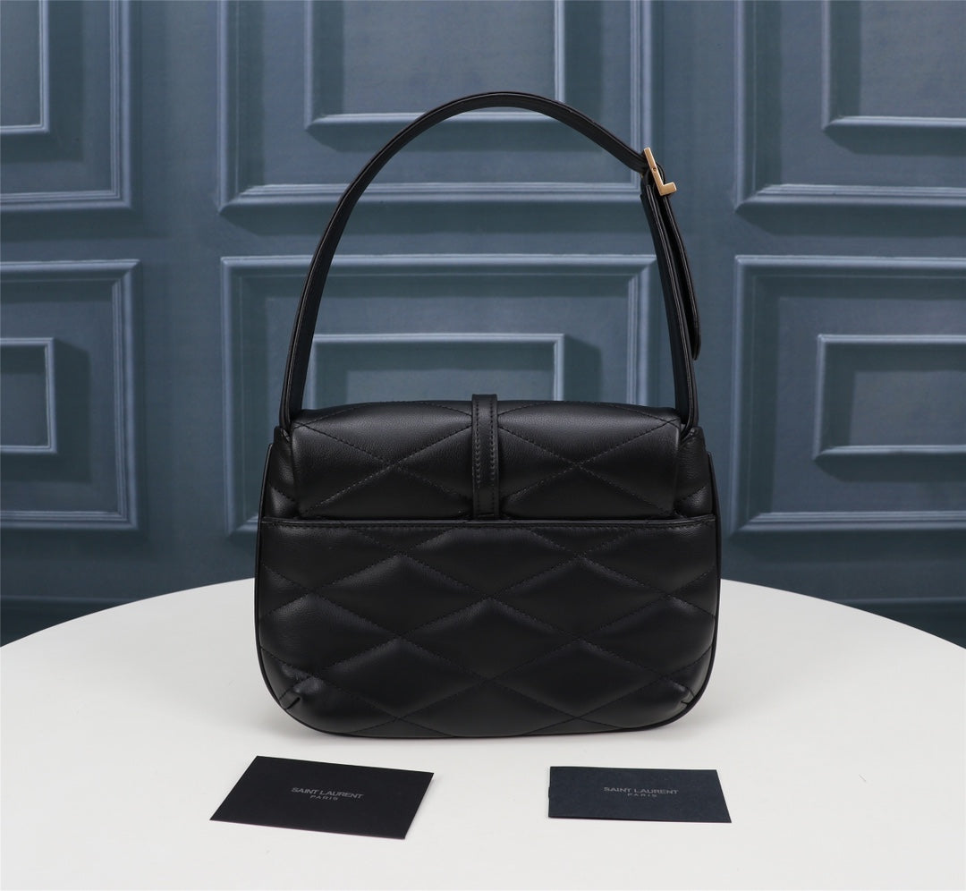 Saint Laurent Le 5 À 7 Large Quilted Leather Shoulder Bag in Black