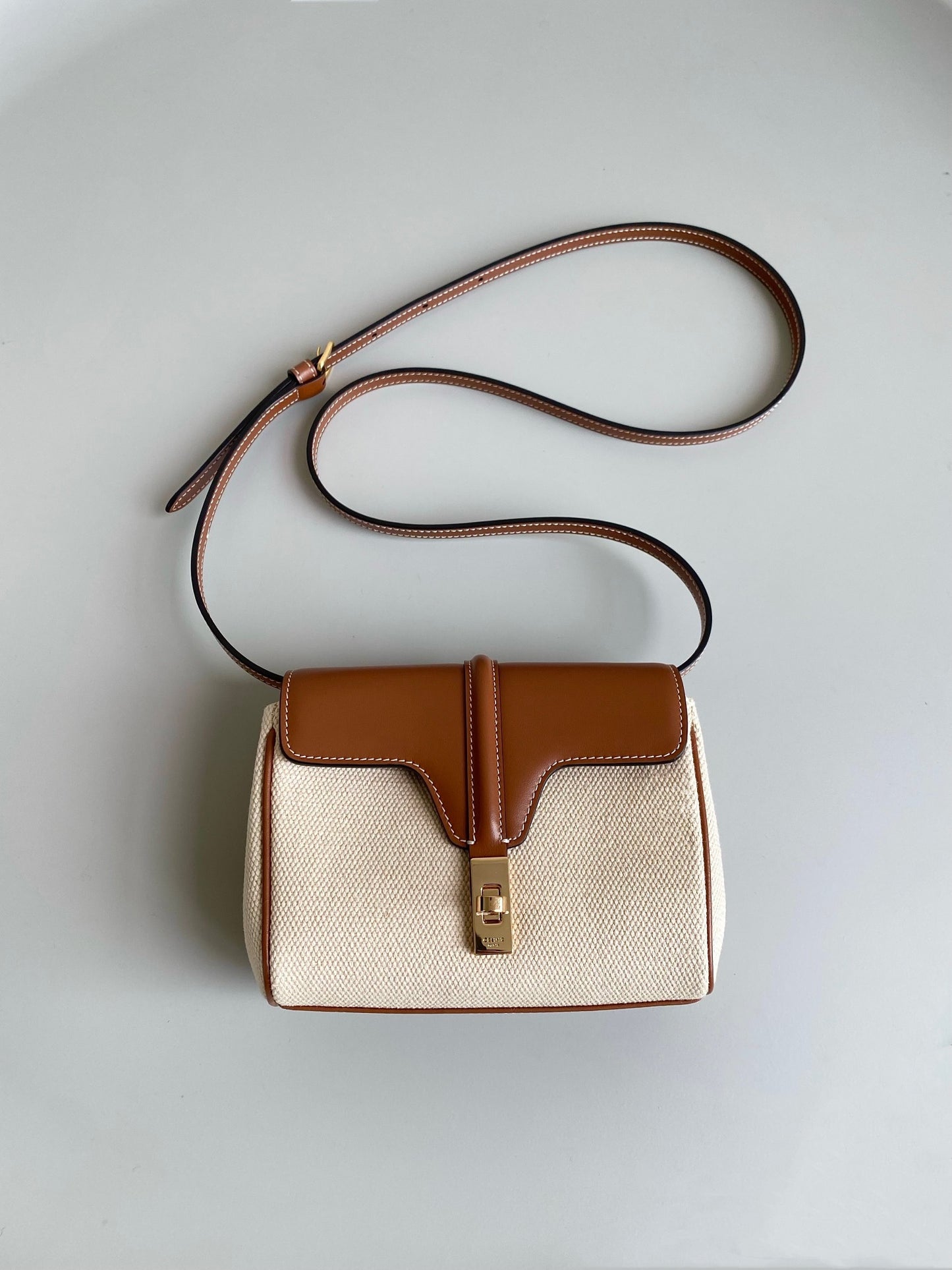 Elegant Two-Tone Canvas and Leather Crossbody Shoulder Bag with Gold Hardware