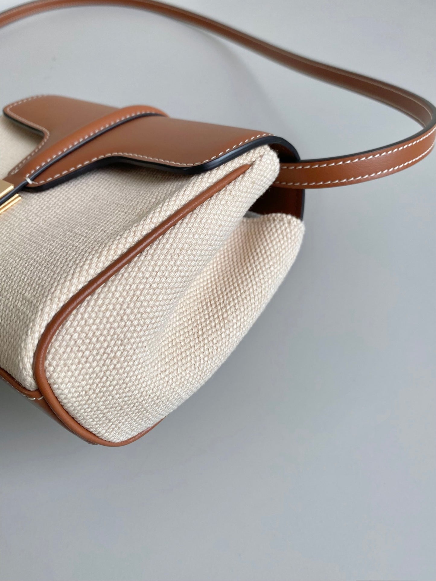 Elegant Two-Tone Canvas and Leather Crossbody Shoulder Bag with Gold Hardware