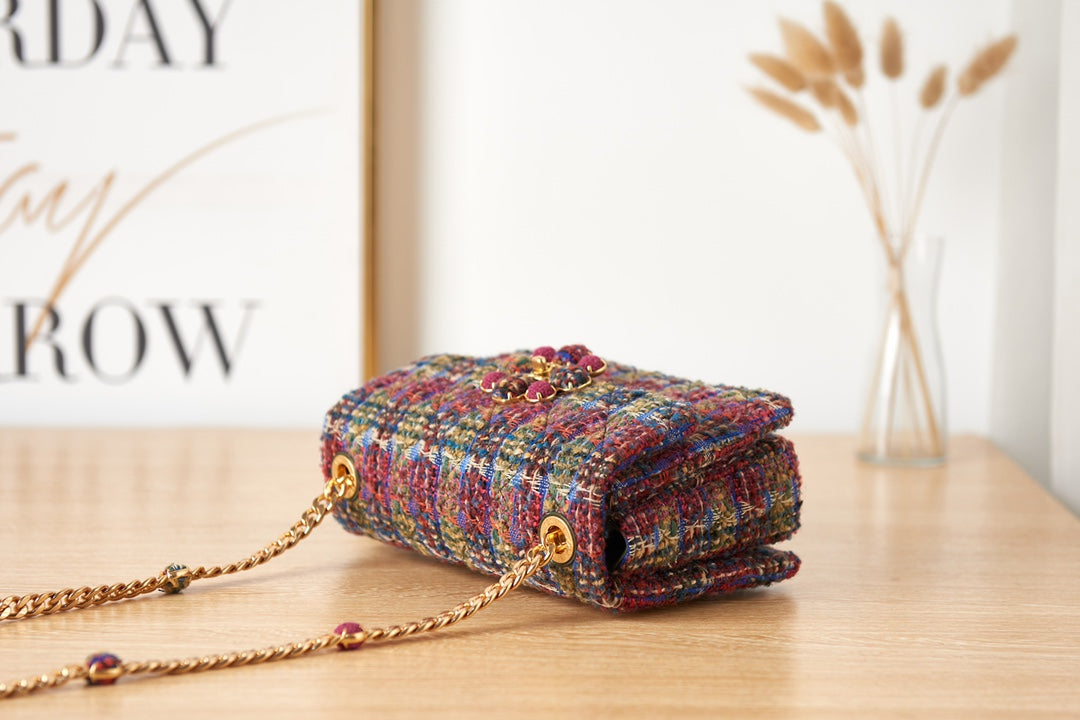Luxury Multicolor Tweed Shoulder Bag with Jeweled Bee Clasp and Gold Chain Strap