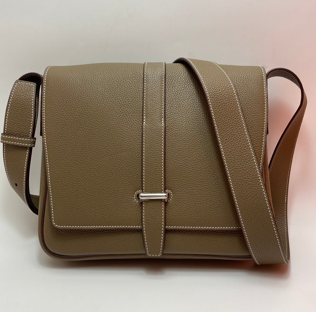 Minimalist Taupe Leather Shoulder Bag with Adjustable Crossbody Strap