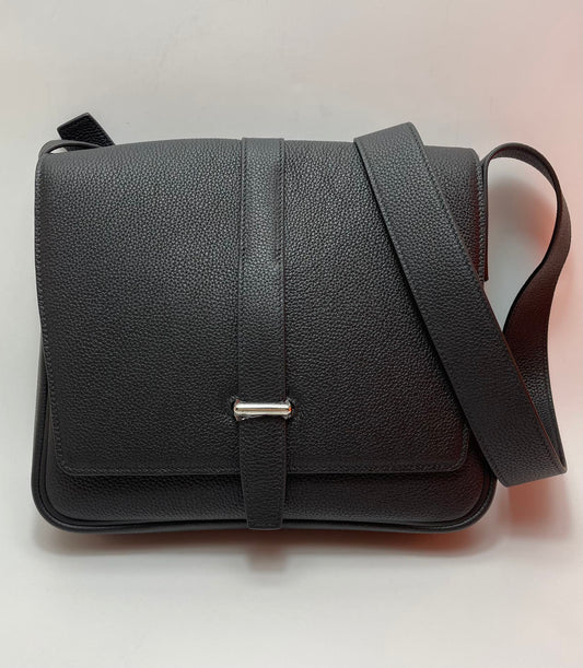 Men's Classic Black Textured Messenger Bag with Adjustable Shoulder Strap