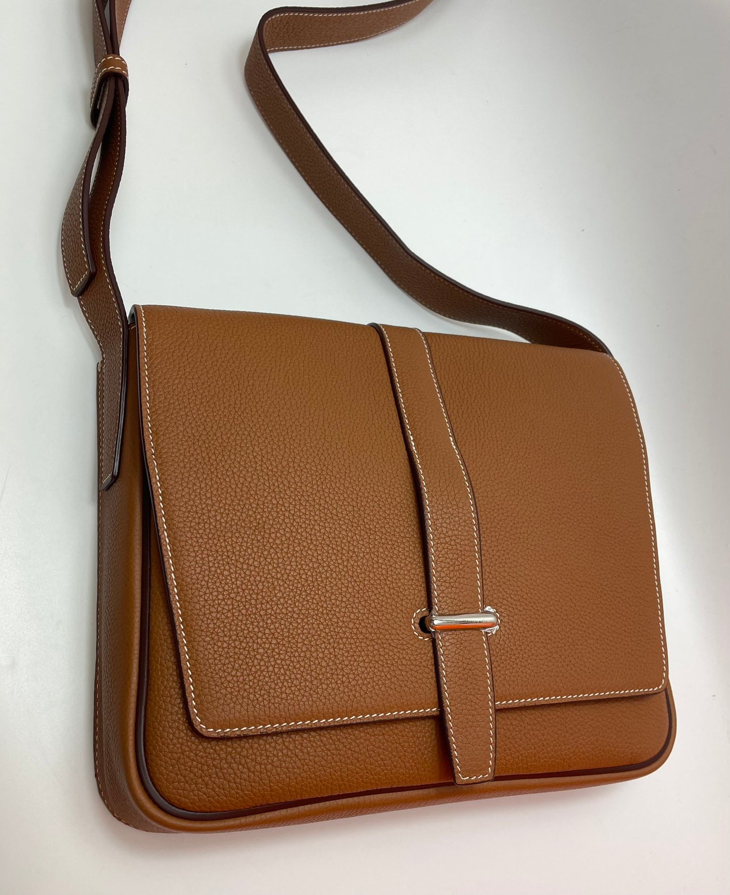 Luxury Tan Brown Leather Messenger Shoulder Bag with Silver-Tone Hardware