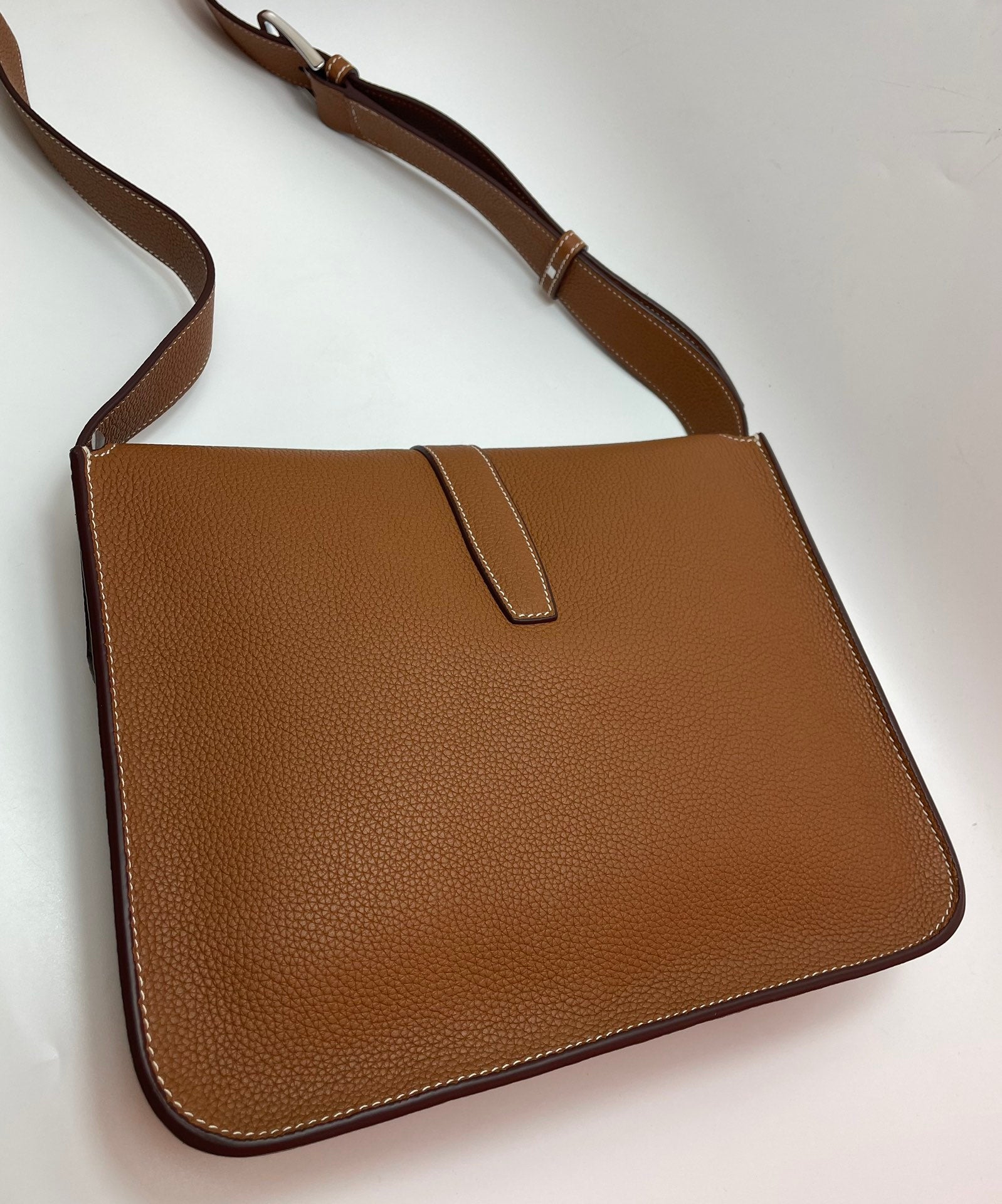 Luxury Tan Brown Leather Messenger Shoulder Bag with Silver-Tone Hardware