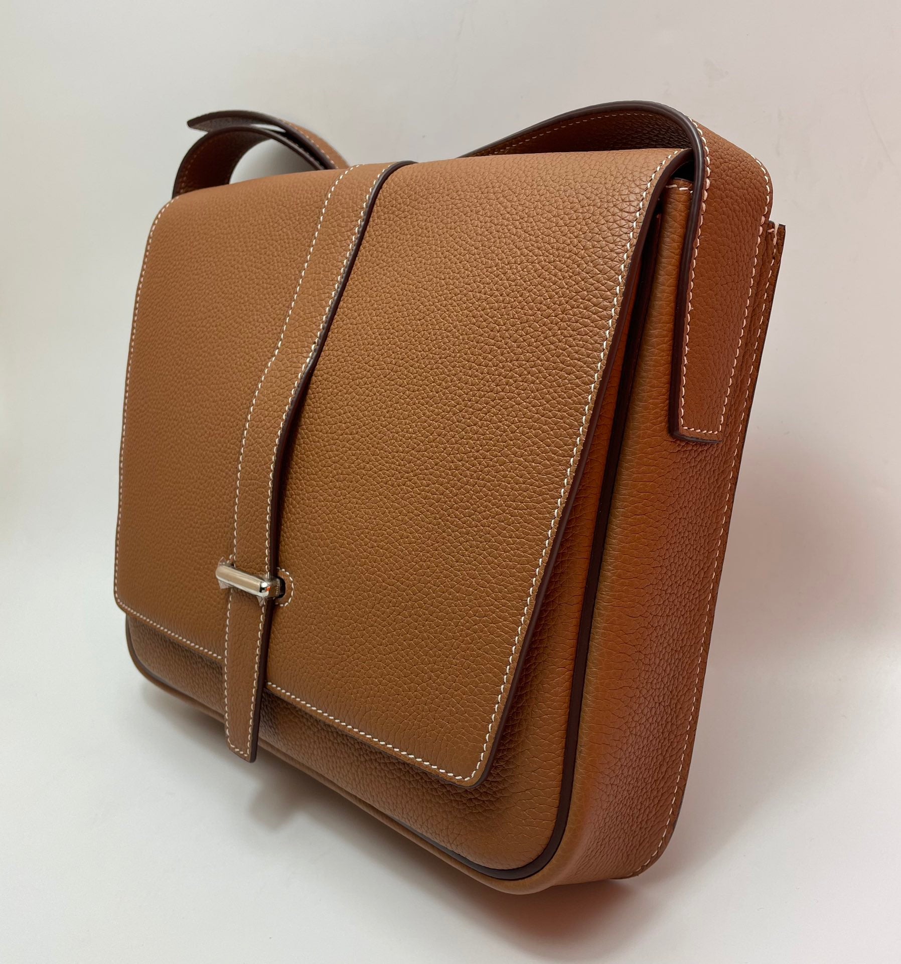Luxury Tan Brown Leather Messenger Shoulder Bag with Silver-Tone Hardware