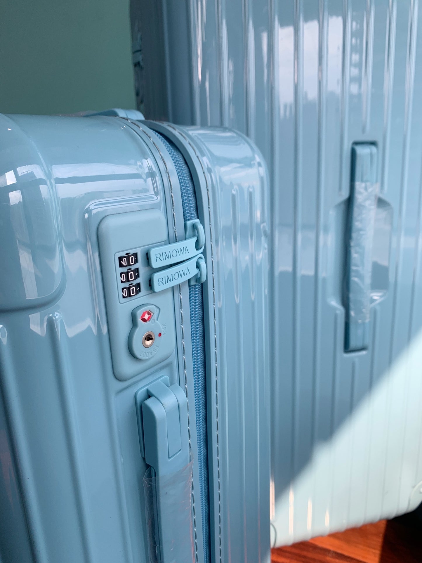 Light Blue Ribbed Hardshell Spinner Carry-On Luggage Suitcase