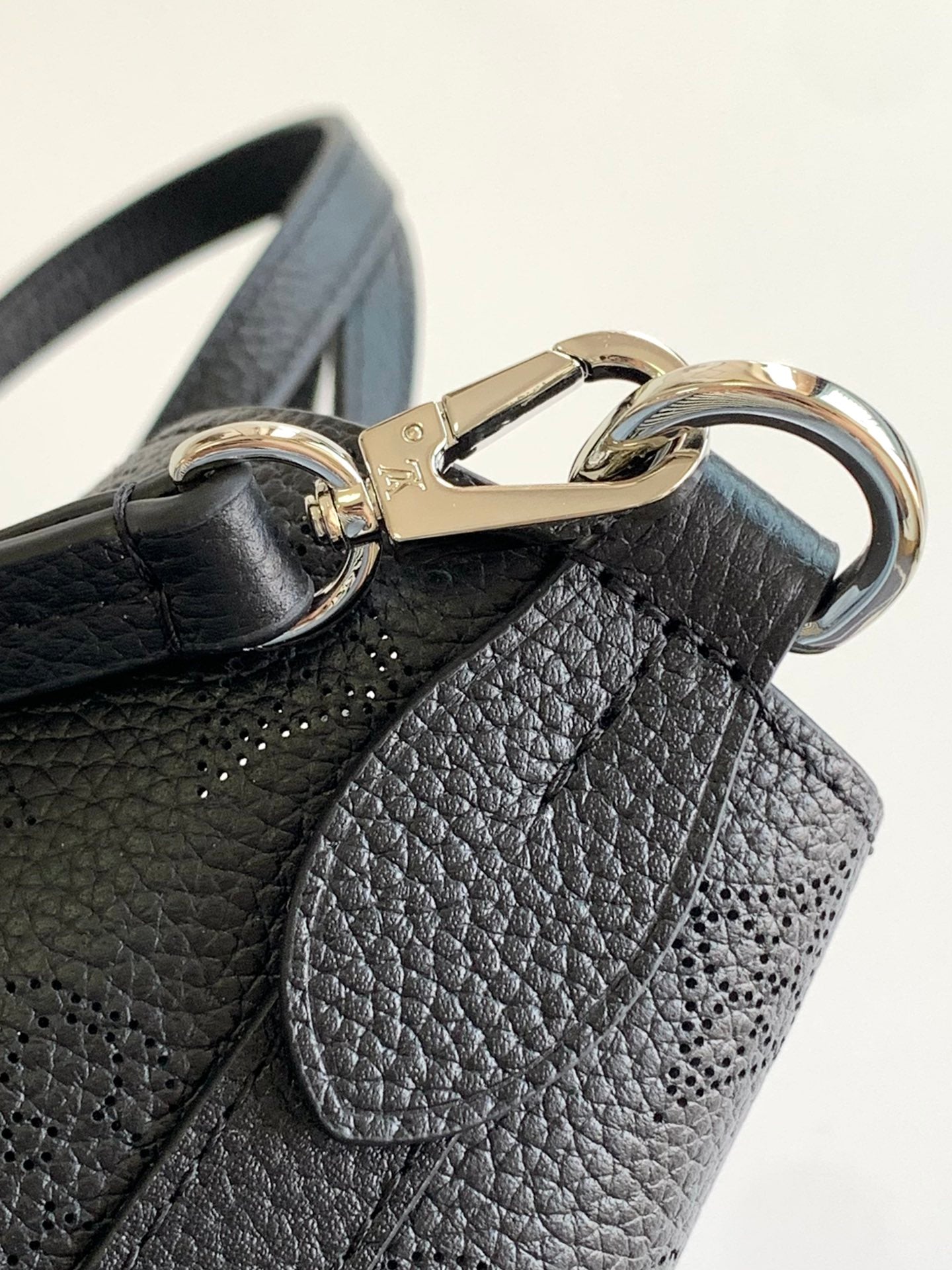 Louis Vuitton Carmel Hobo Bag Mahina Calf Leather Black