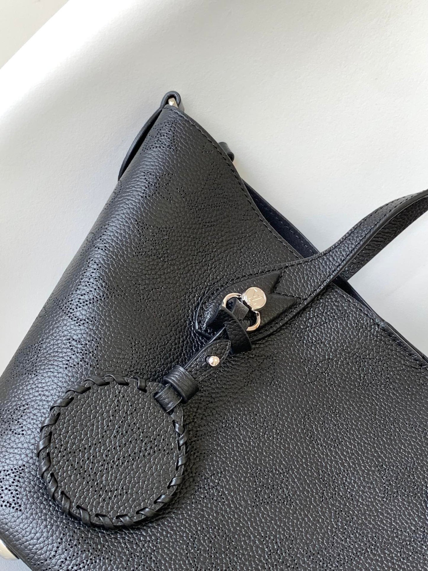 Louis Vuitton Carmel Hobo Bag Mahina Calf Leather Black