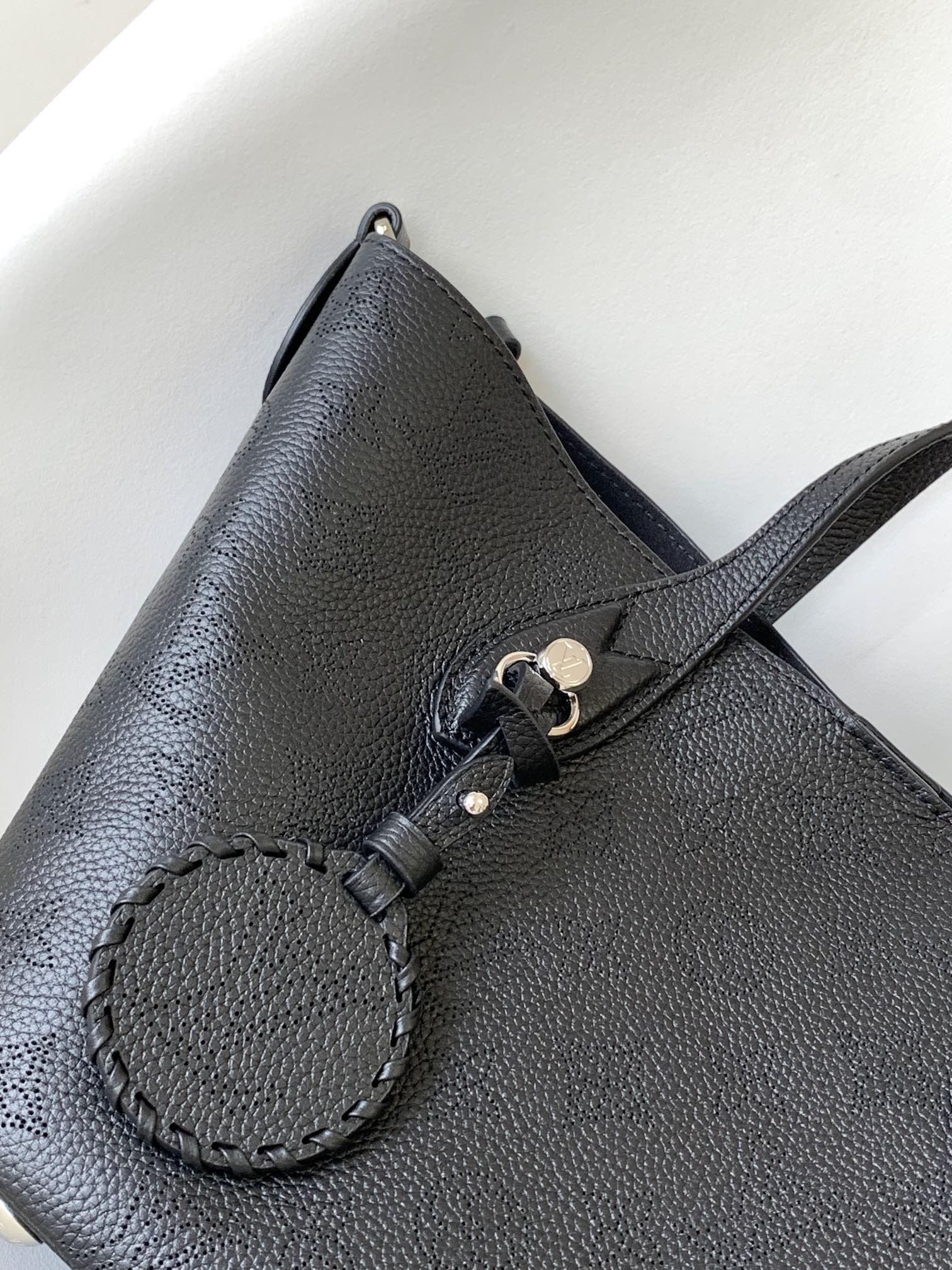 Louis Vuitton Carmel Hobo Bag Mahina Calf Leather Black