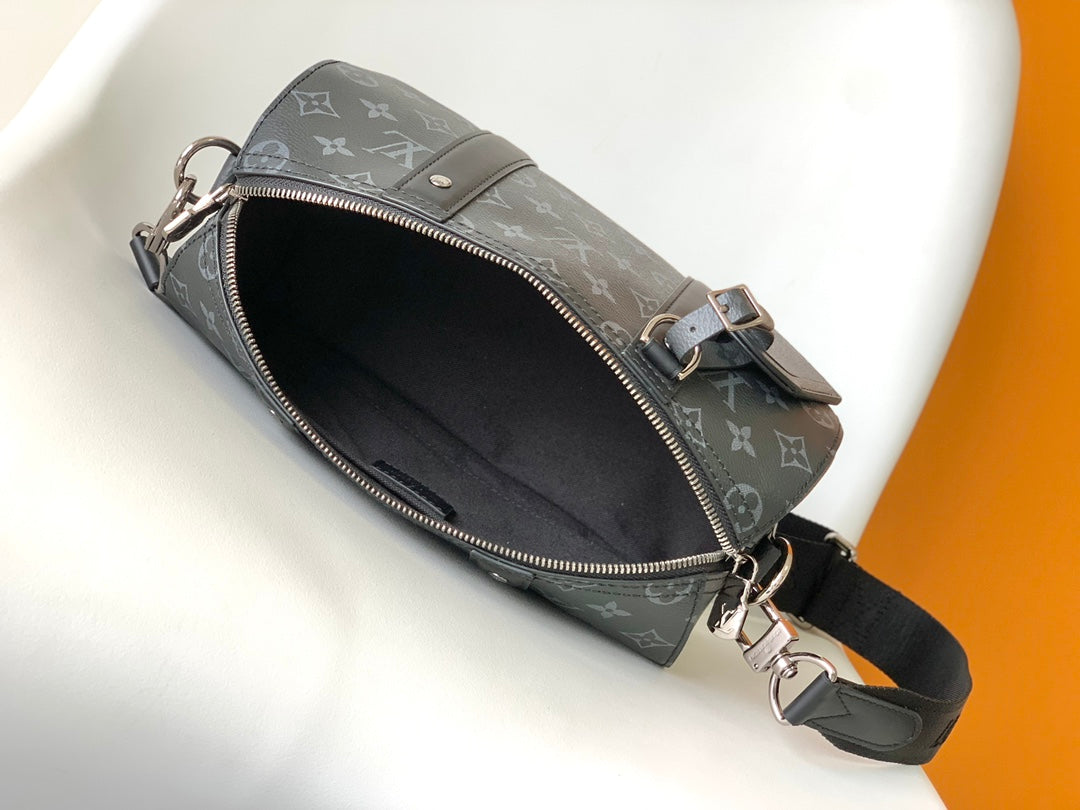 Louis Vuitton Keepall Bandoulière 25 Monogram Eclipse Canvas Bag