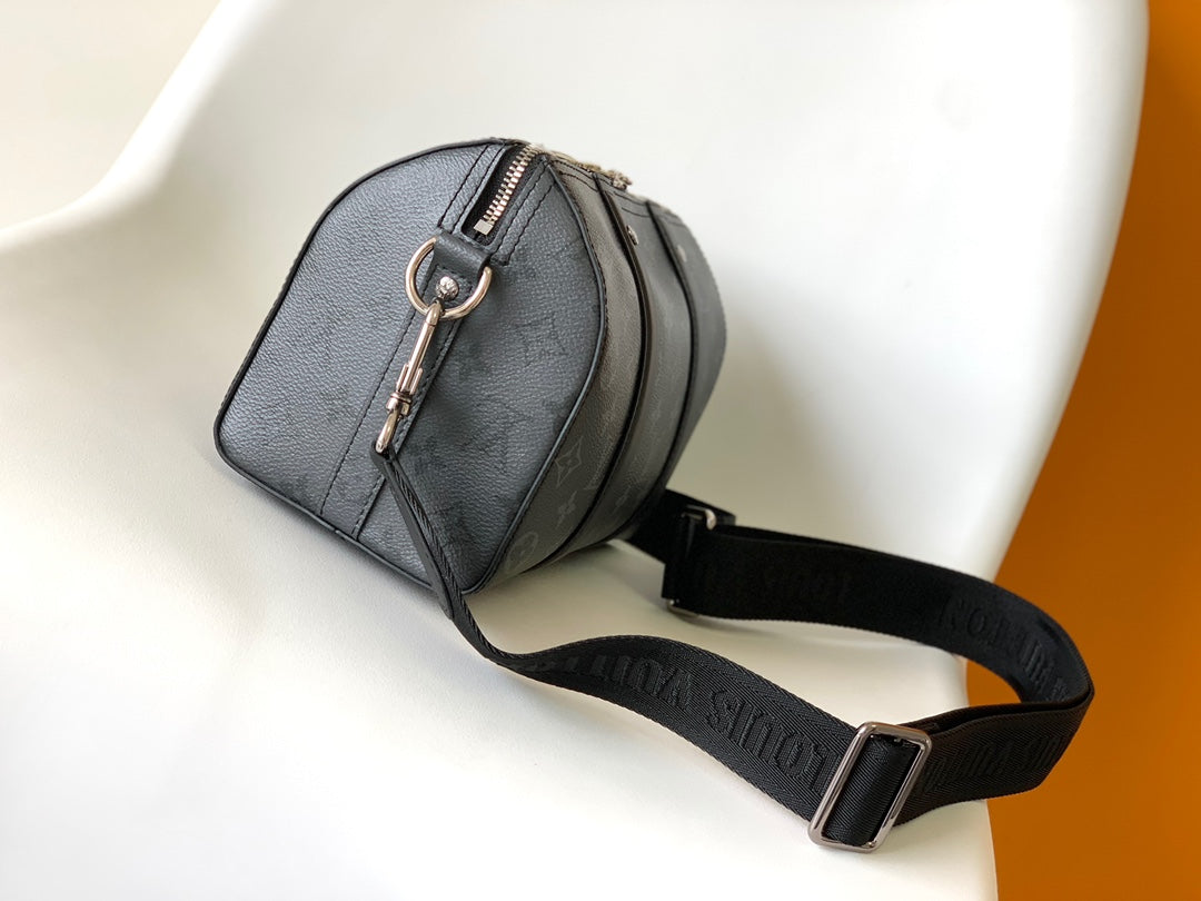 Louis Vuitton Keepall Bandoulière 25 Monogram Eclipse Canvas Bag