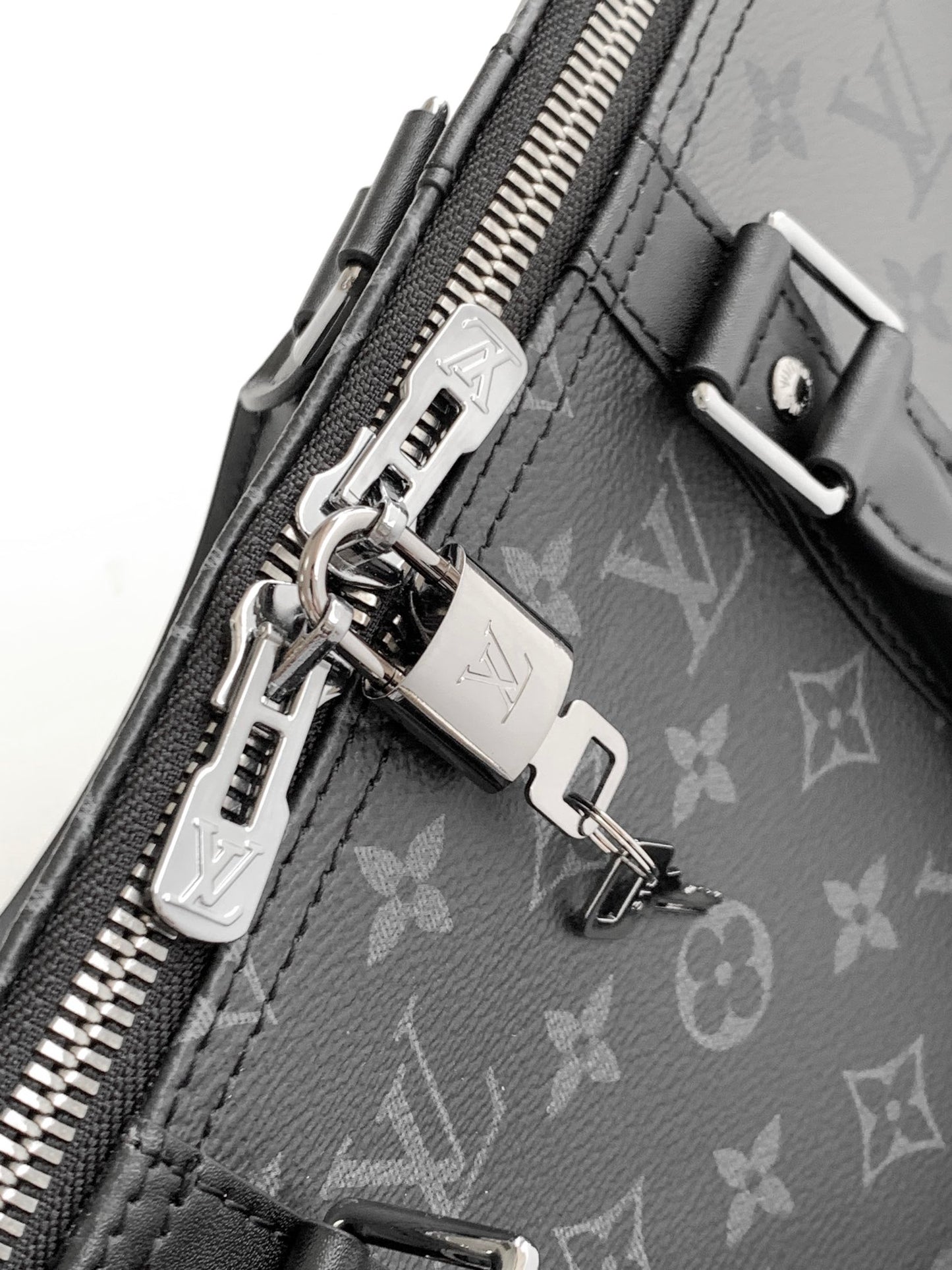 Louis Vuitton Keepall Bandoulière 50 Monogram Eclipse Canvas Travel Bag