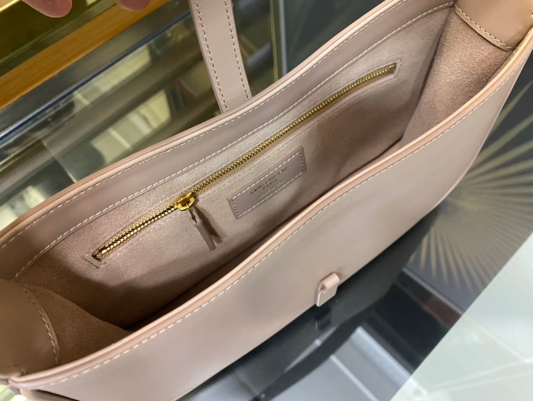 Saint Laurent LE 5 À 7 Hobo Bag in Smooth Leather - Pale Pink