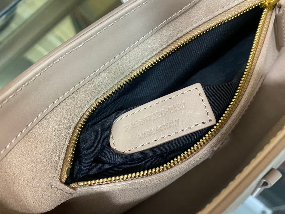 Saint Laurent LE 5 À 7 Hobo Bag in Smooth Leather - Pale Pink