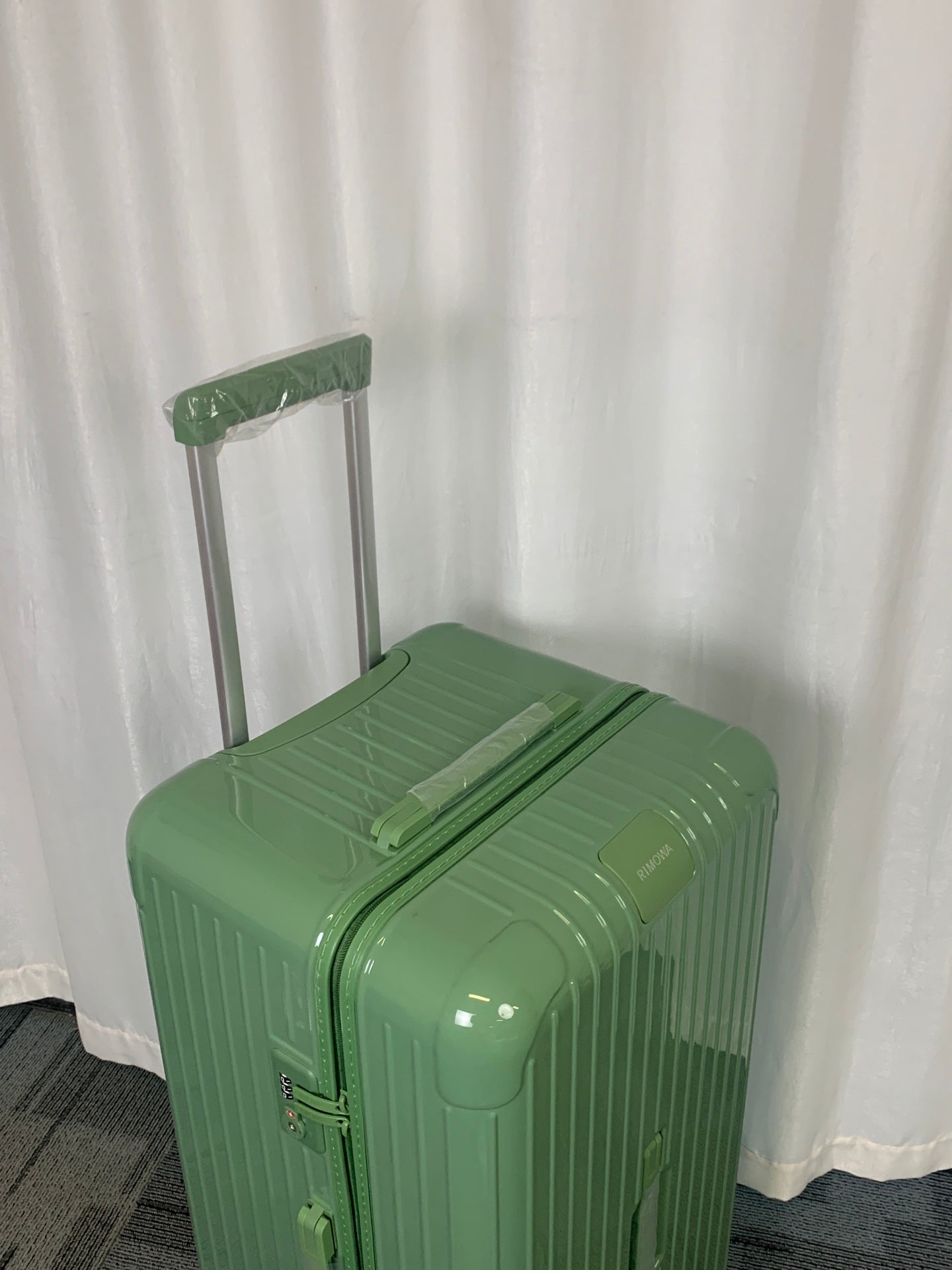 Sage Green Ribbed Hard Shell Spinner Suitcase Travel Trunk
