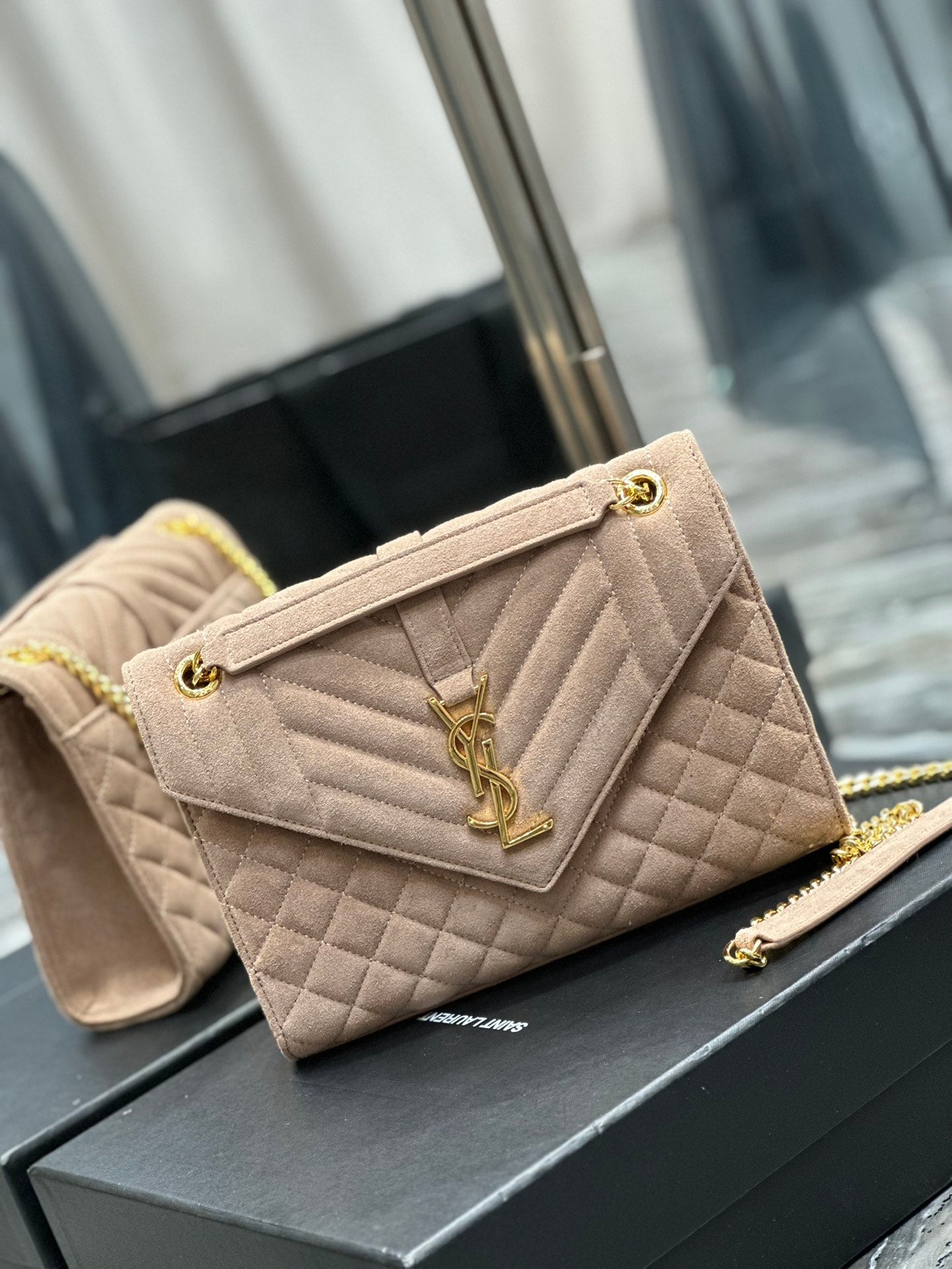 Saint Laurent Medium Envelope Bag in Quilted Grain de Poudre Embossed Leather - Beige