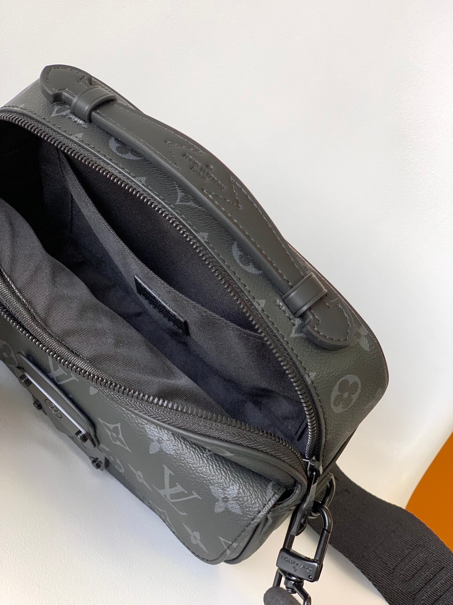Louis Vuitton Alpha Messenger Bag Monogram Eclipse - Black/Grey