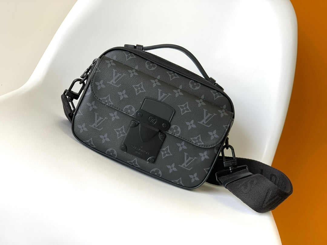 Louis Vuitton Alpha Messenger Bag Monogram Eclipse - Black/Grey