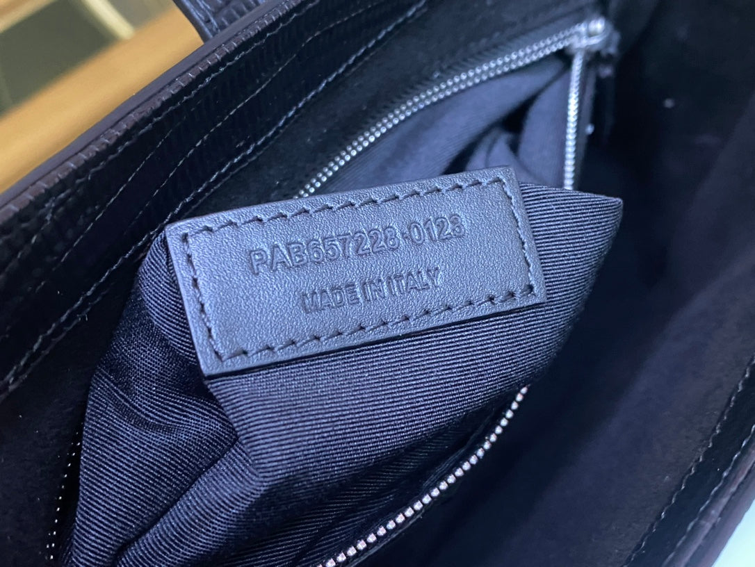 Saint Laurent Le 5 à 7 Lizard-Embossed Leather Hobo Bag - Black