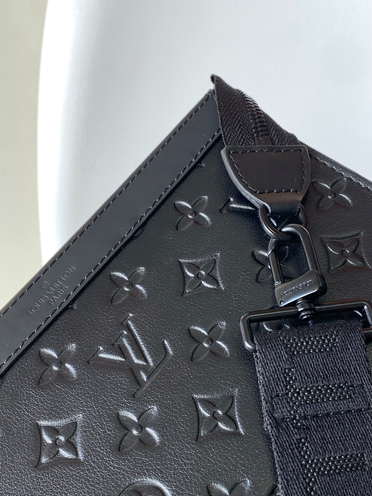 Louis Vuitton Trio Messenger Monogram Shadow Leather - Black Crossbody Bag