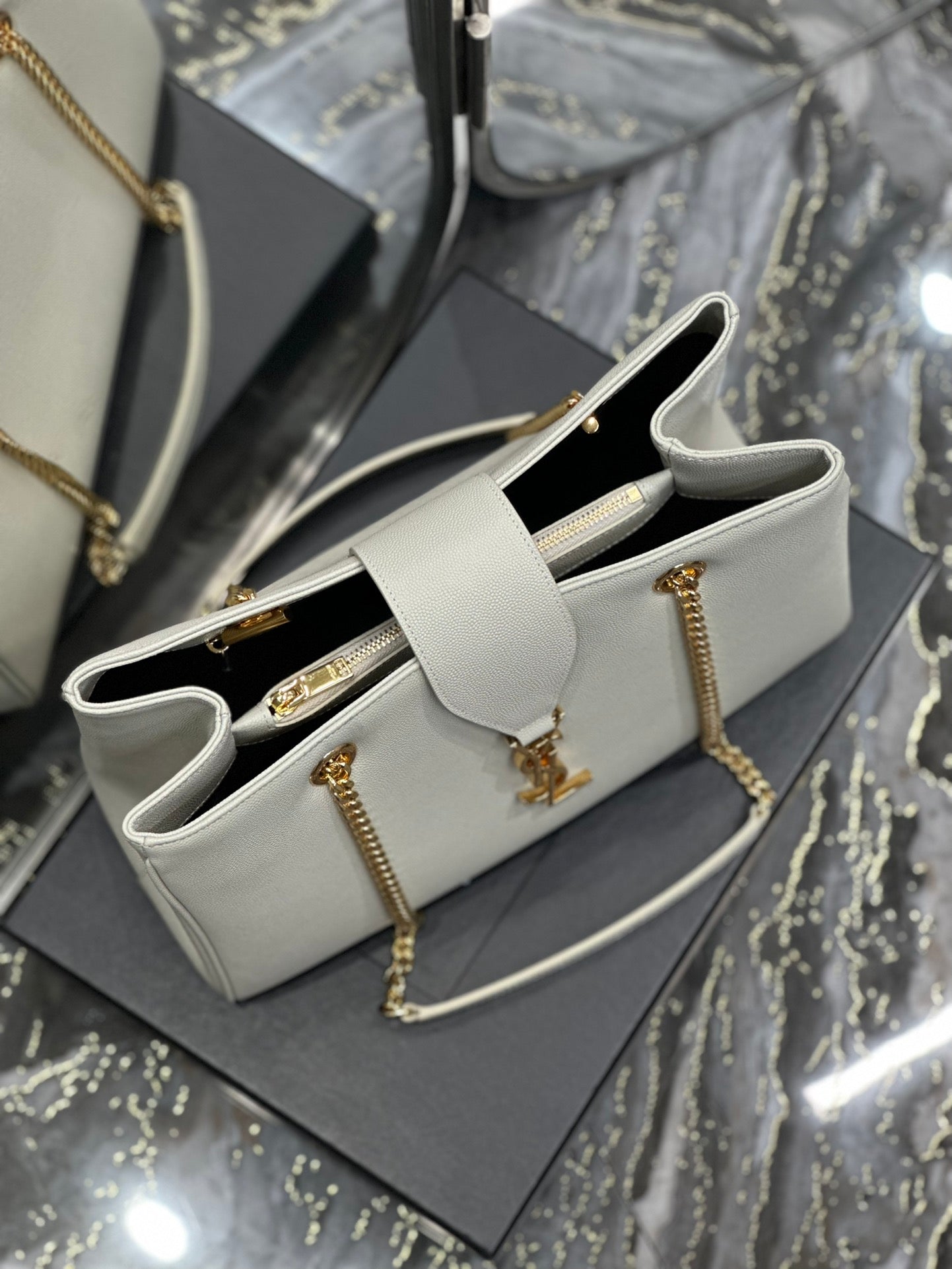 Luxury Off-White Leather Shoulder Bag with Gold Chain and Tassel