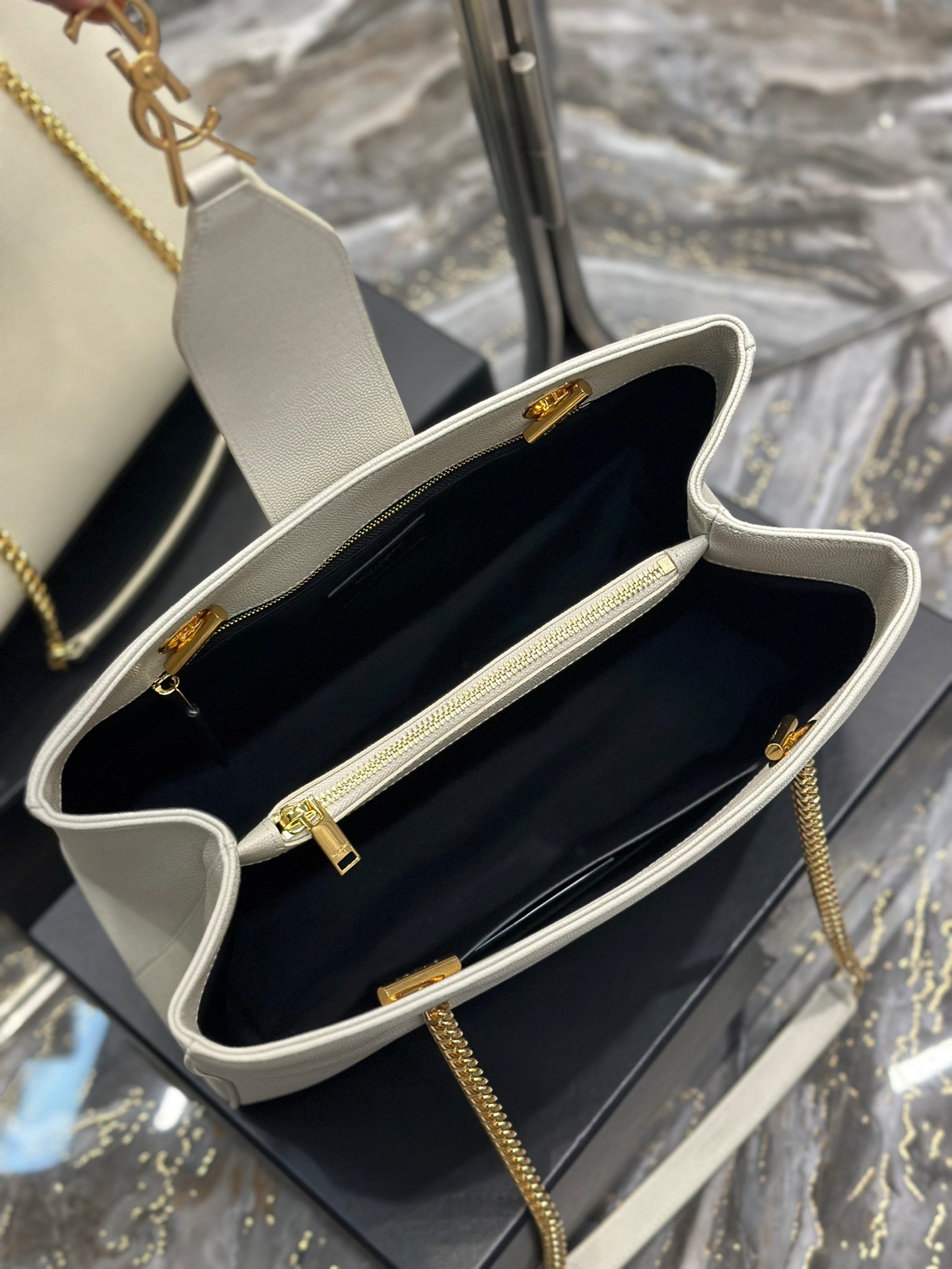 Luxury Off-White Leather Shoulder Bag with Gold Chain and Tassel