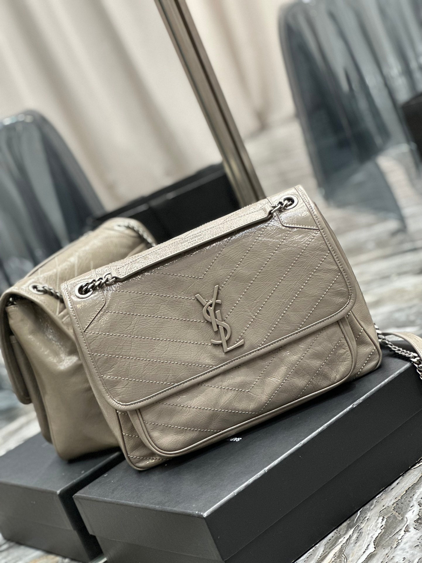 Saint Laurent Niki Medium in Crinkled Vintage Leather - Taupe