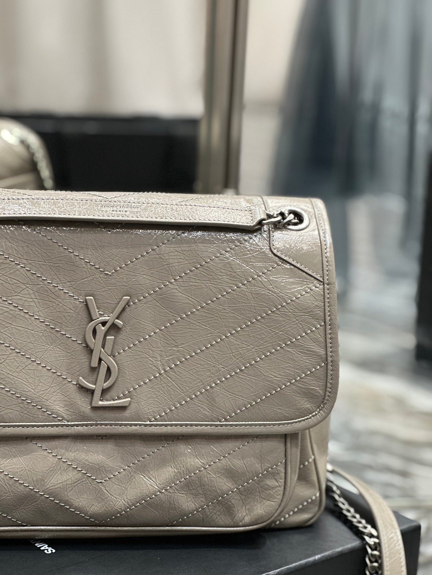 Saint Laurent Niki Medium in Crinkled Vintage Leather - Taupe