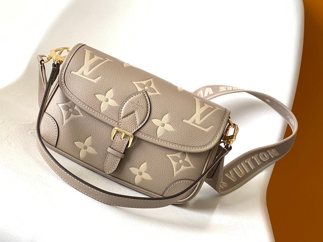 Louis Vuitton Diane Monogram Empreinte Leather Shoulder Bag - Tourterelle/Crème