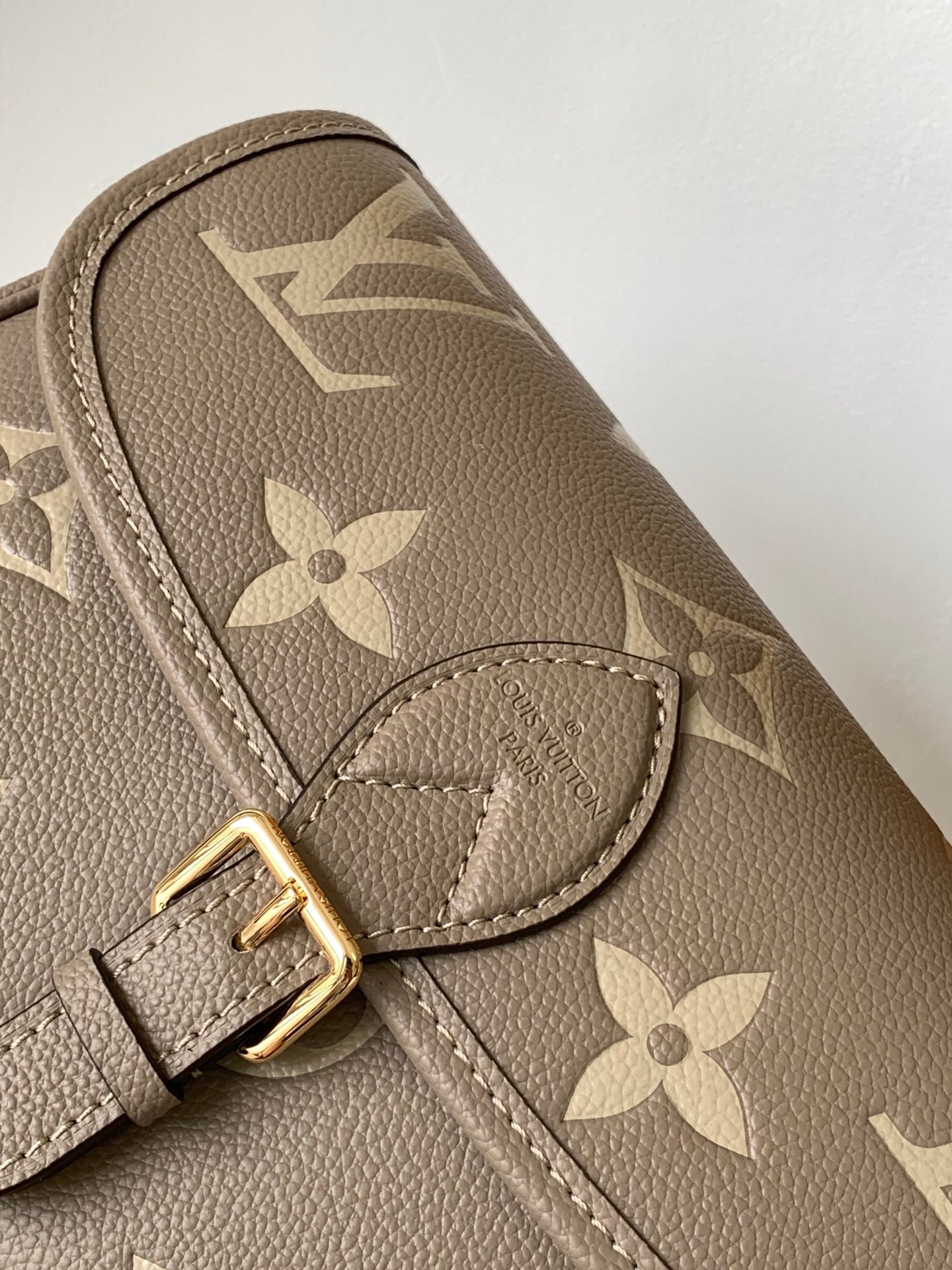 Louis Vuitton Diane Monogram Empreinte Leather Shoulder Bag - Tourterelle/Crème