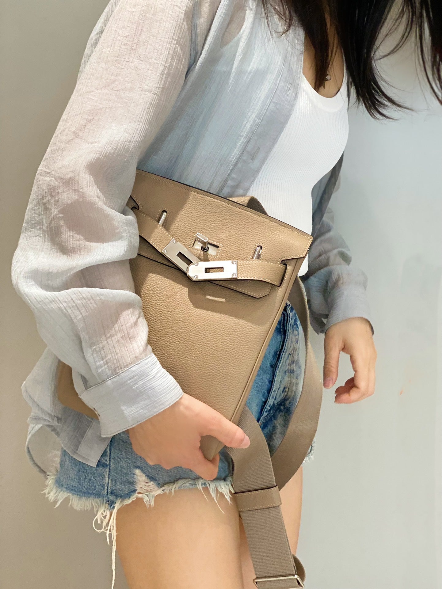 Minimalist Tan Leather Crossbody Flap Bag for Women