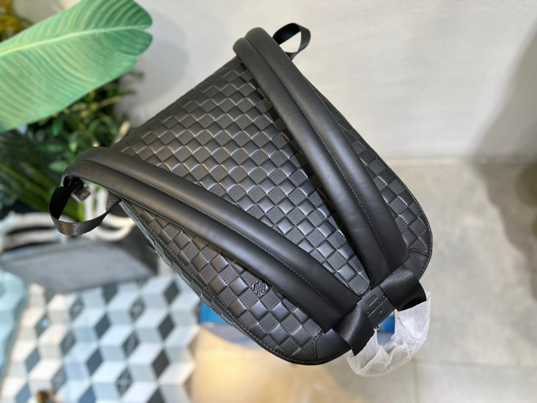 Black Woven Leather Men's Backpack - Stylish Intrecciato Pattern Rucksack