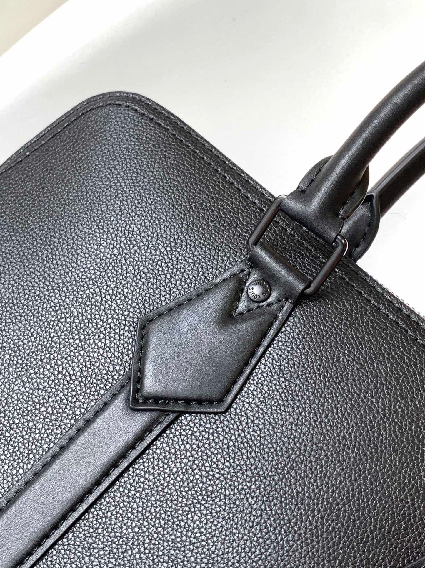 Louis Vuitton Men's Black Leather Slim Briefcase - Porte-Documents Voyage