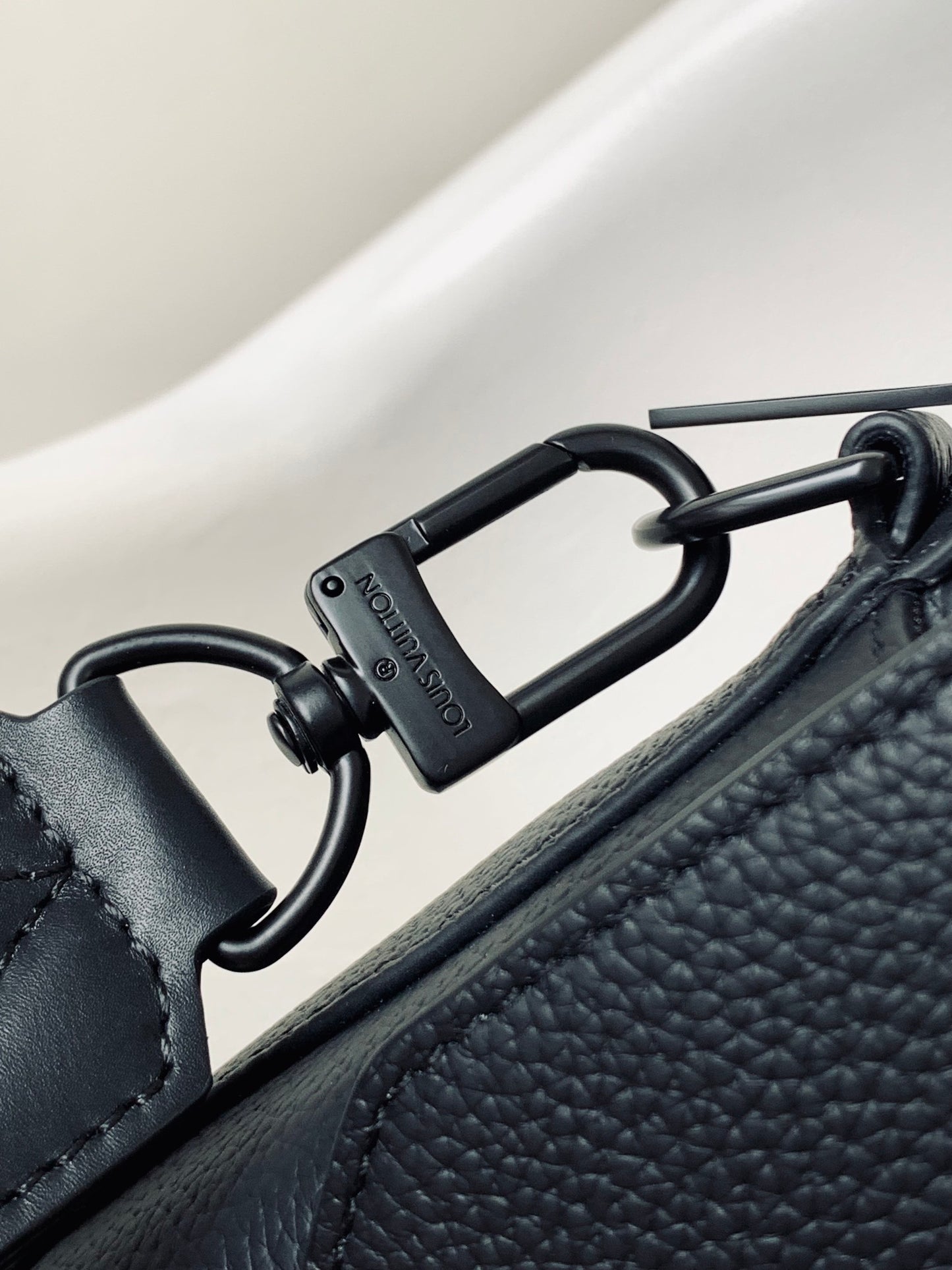 Louis Vuitton Aerogram Takeoff Messenger Bag - Black Leather Crossbody