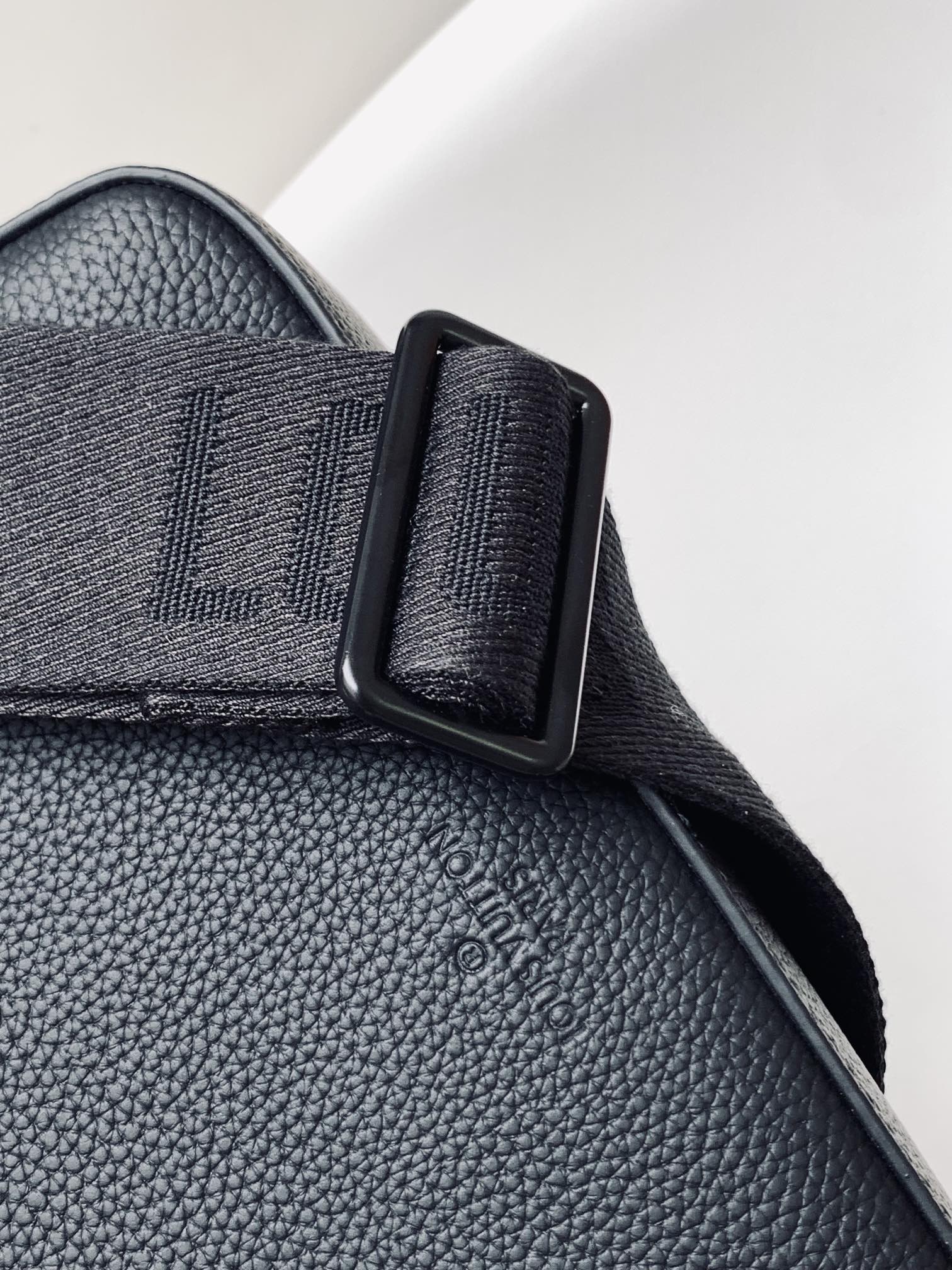 Louis Vuitton Aerogram Takeoff Messenger Bag - Black Leather Crossbody