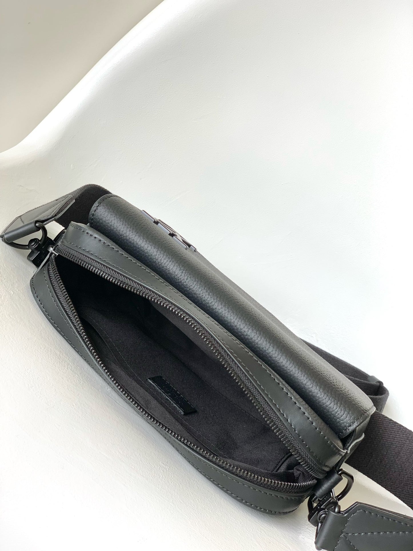 Louis Vuitton Aerogram Takeoff Messenger Bag - Black Leather Crossbody