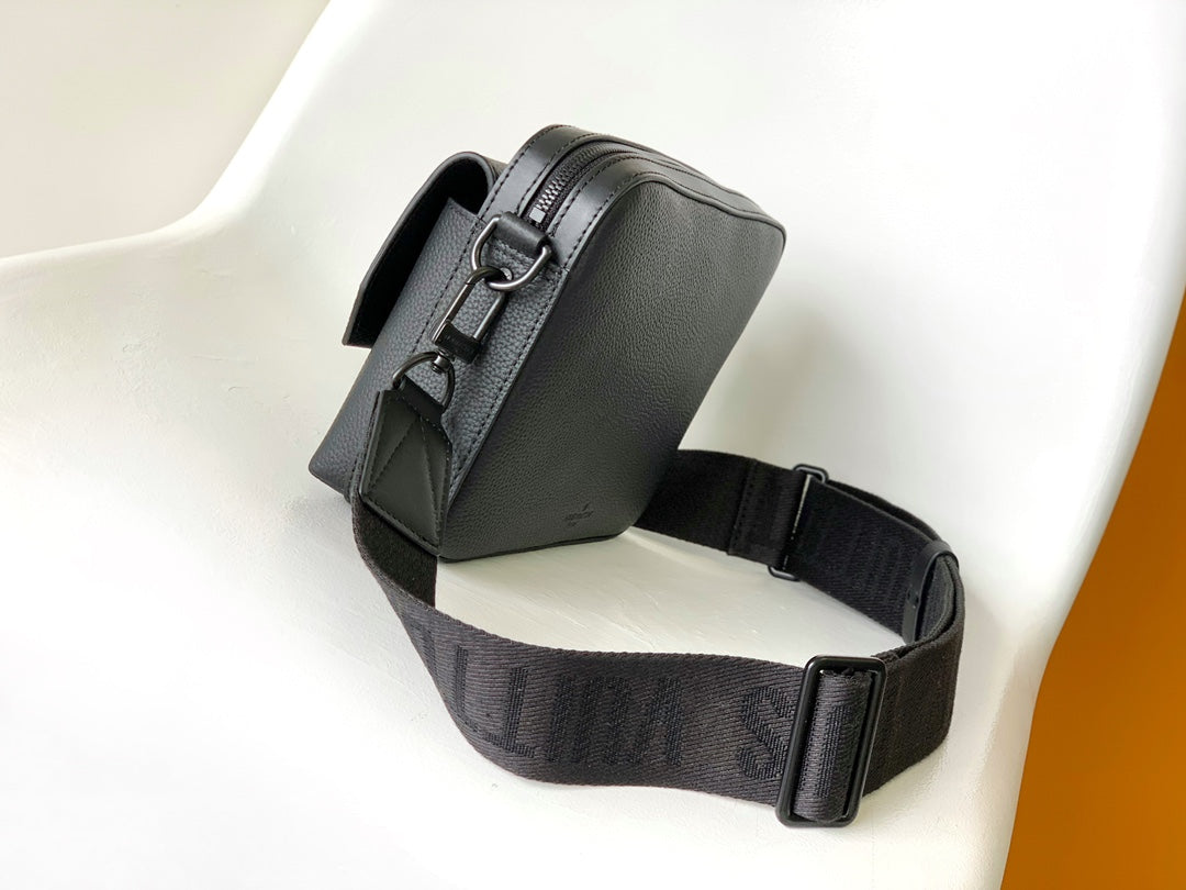 Louis Vuitton Aerogram Takeoff Messenger Bag - Black Leather Crossbody