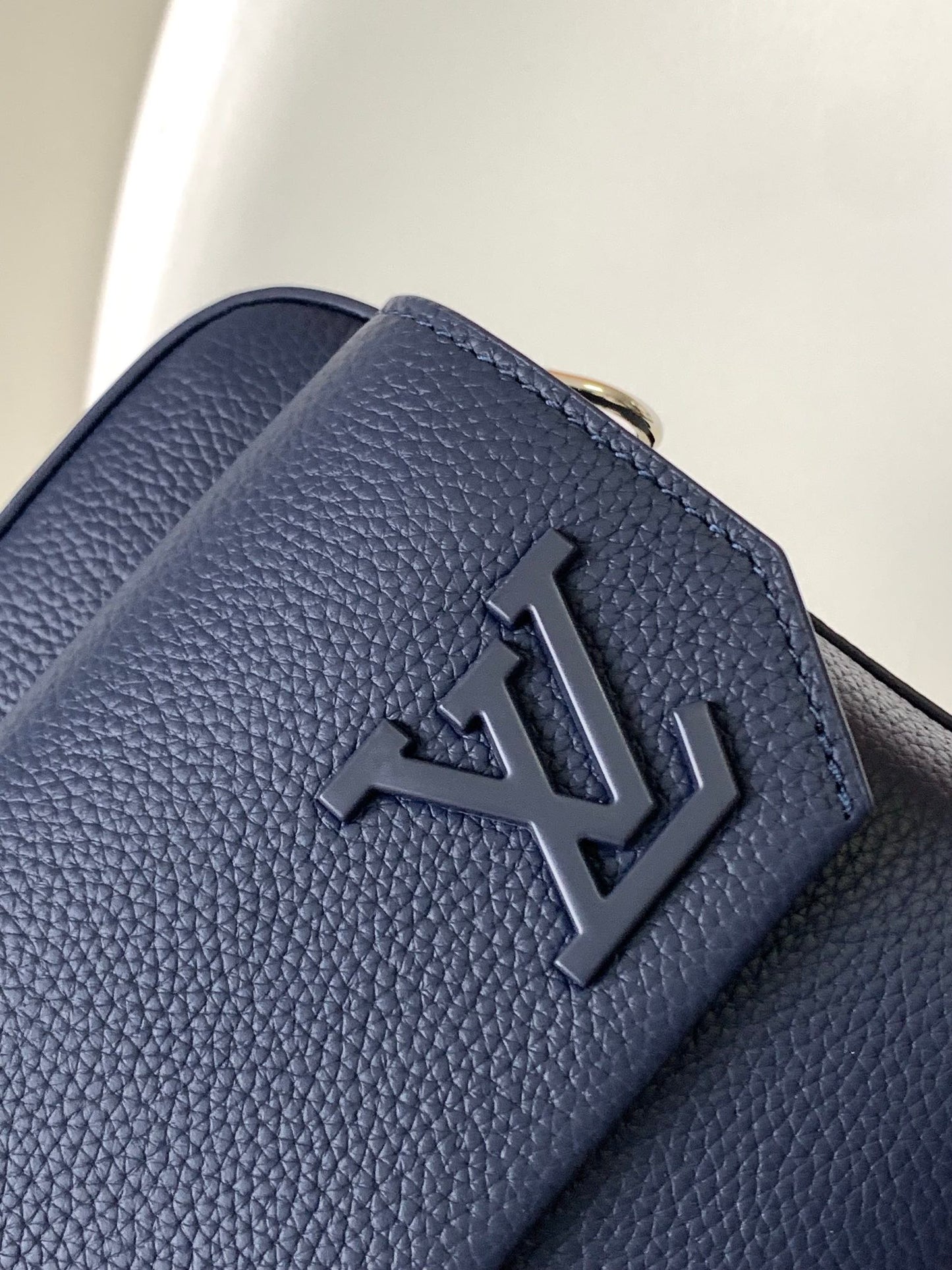 Louis Vuitton Men's Aero Messenger Crossbody Bag - Navy Blue Taurillon Leather