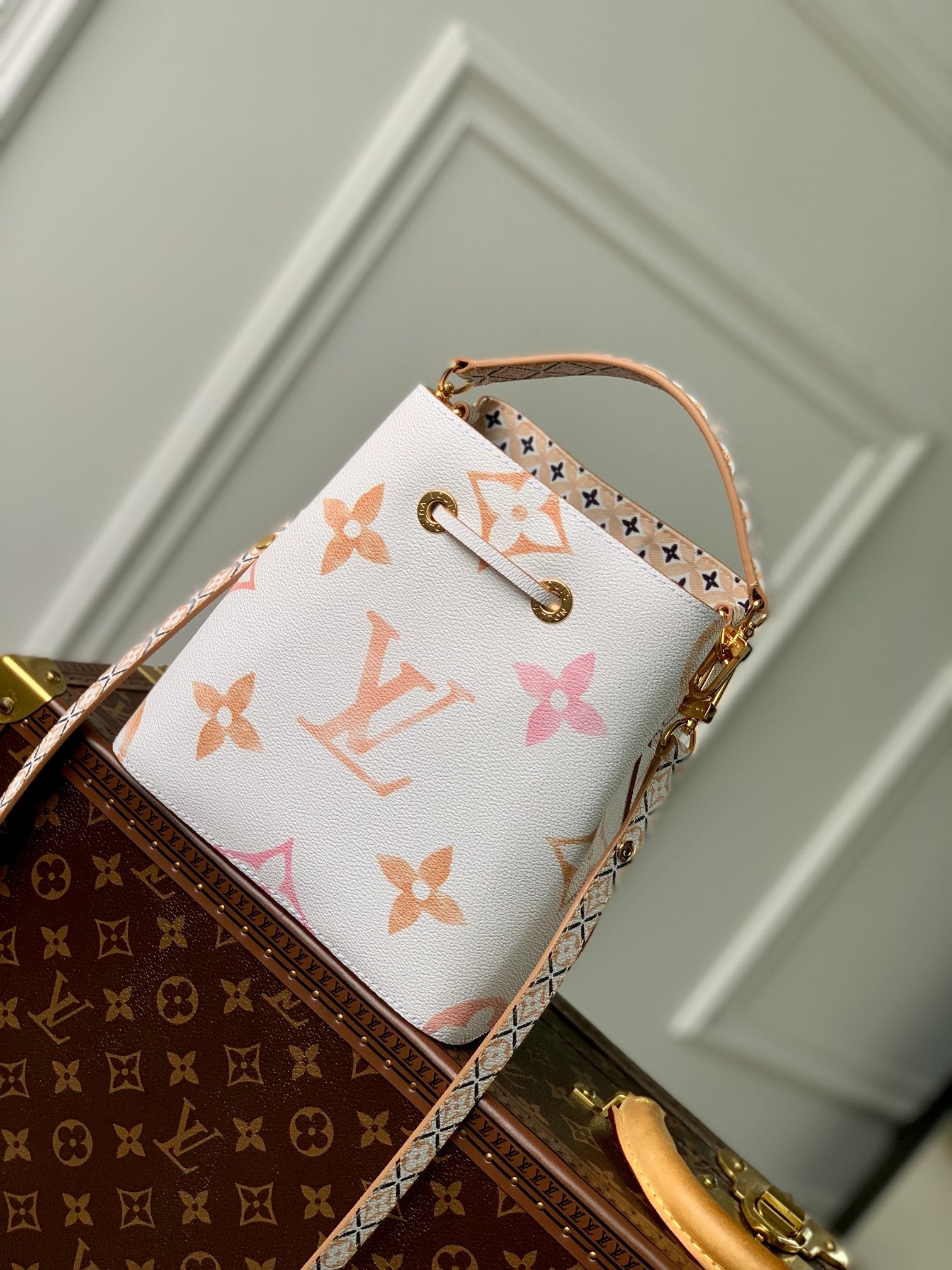 Louis Vuitton NéoNoé BB Bucket Bag - White &amp; Pink Gradient Monogram Canvas