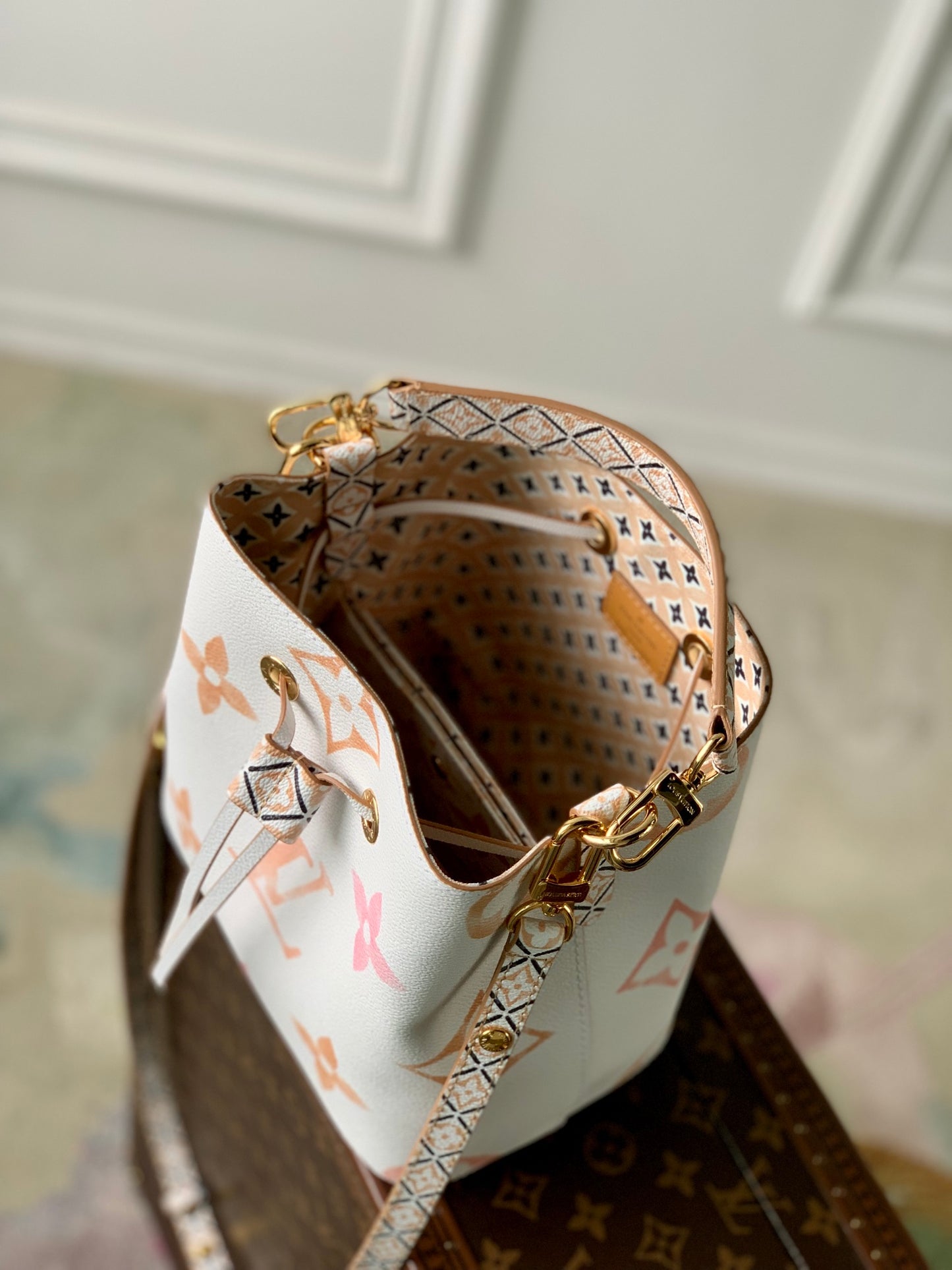 Louis Vuitton NéoNoé BB Bucket Bag - White & Pink Gradient Monogram Canvas