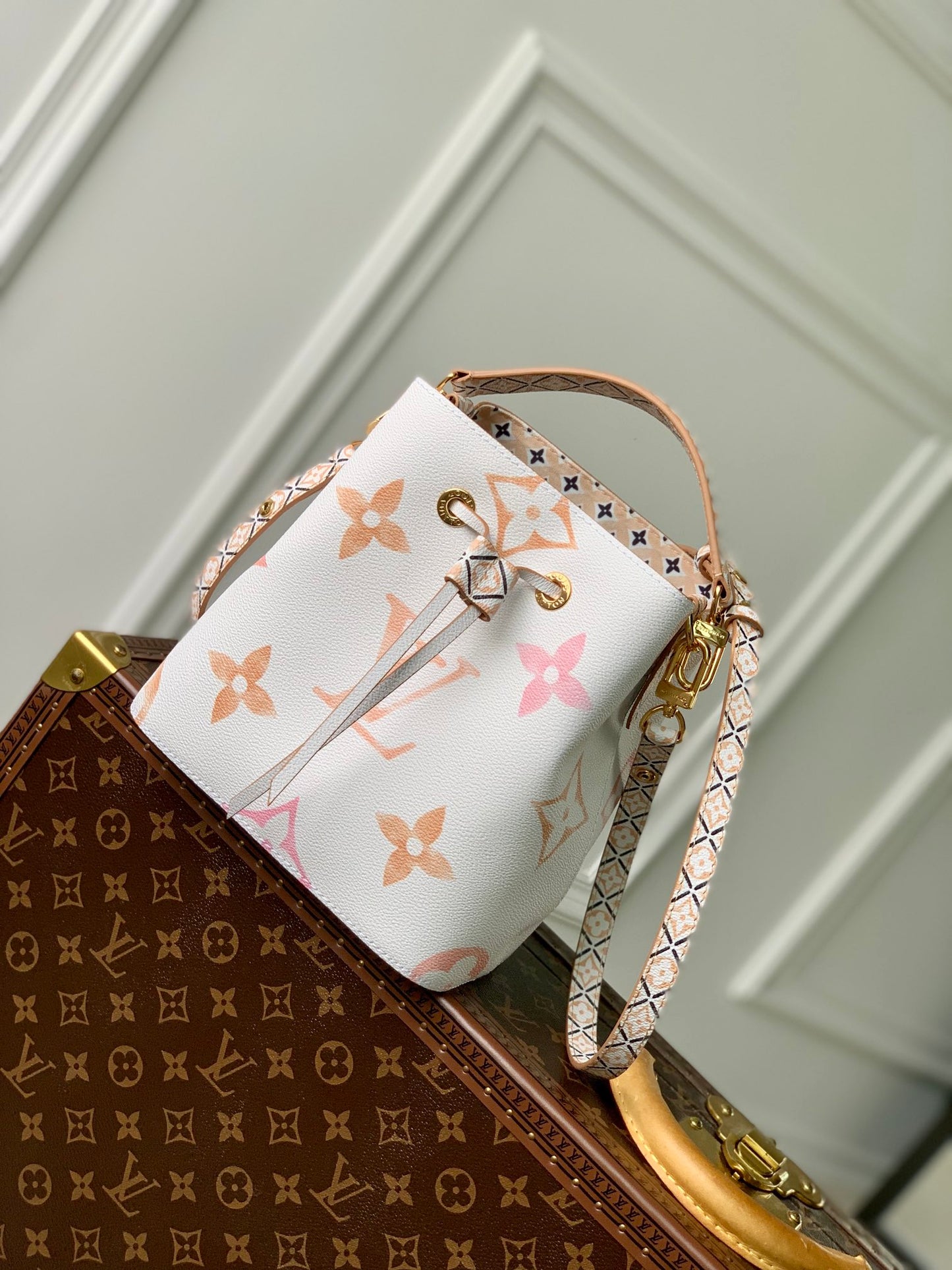Louis Vuitton NéoNoé BB Bucket Bag - White &amp; Pink Gradient Monogram Canvas