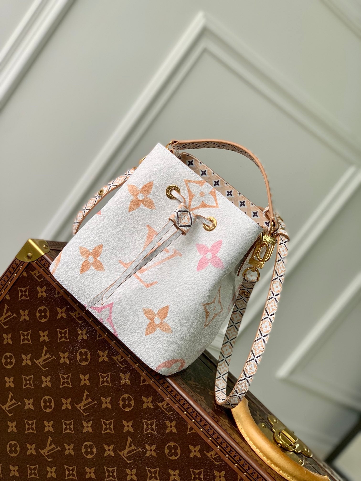 Louis Vuitton NéoNoé BB Bucket Bag - White &amp; Pink Gradient Monogram Canvas