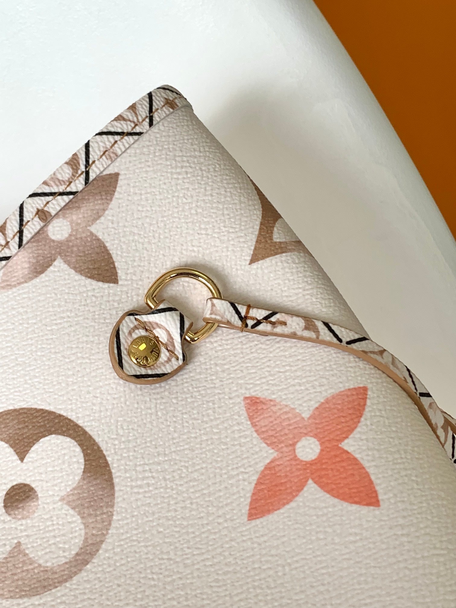 Louis Vuitton Neverfull MM Monogram Tote Bag - White/Pink Gradient