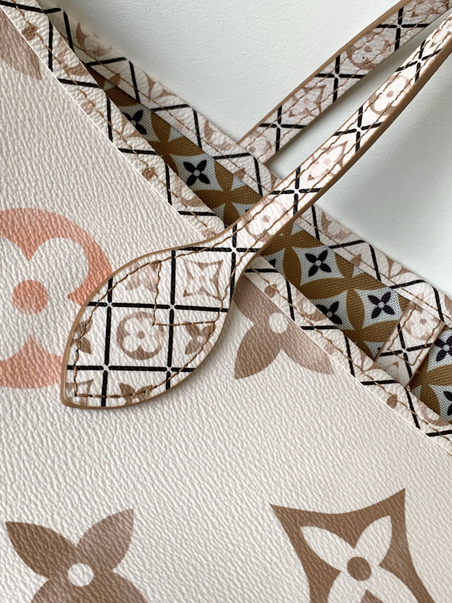 Louis Vuitton Neverfull MM Monogram Tote Bag - White/Pink Gradient