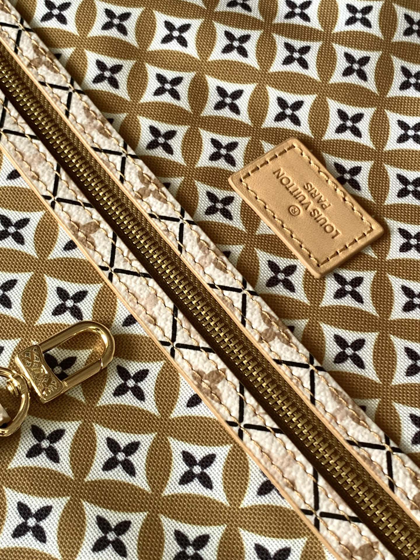 Louis Vuitton Neverfull MM Monogram Tote Bag - White/Pink Gradient