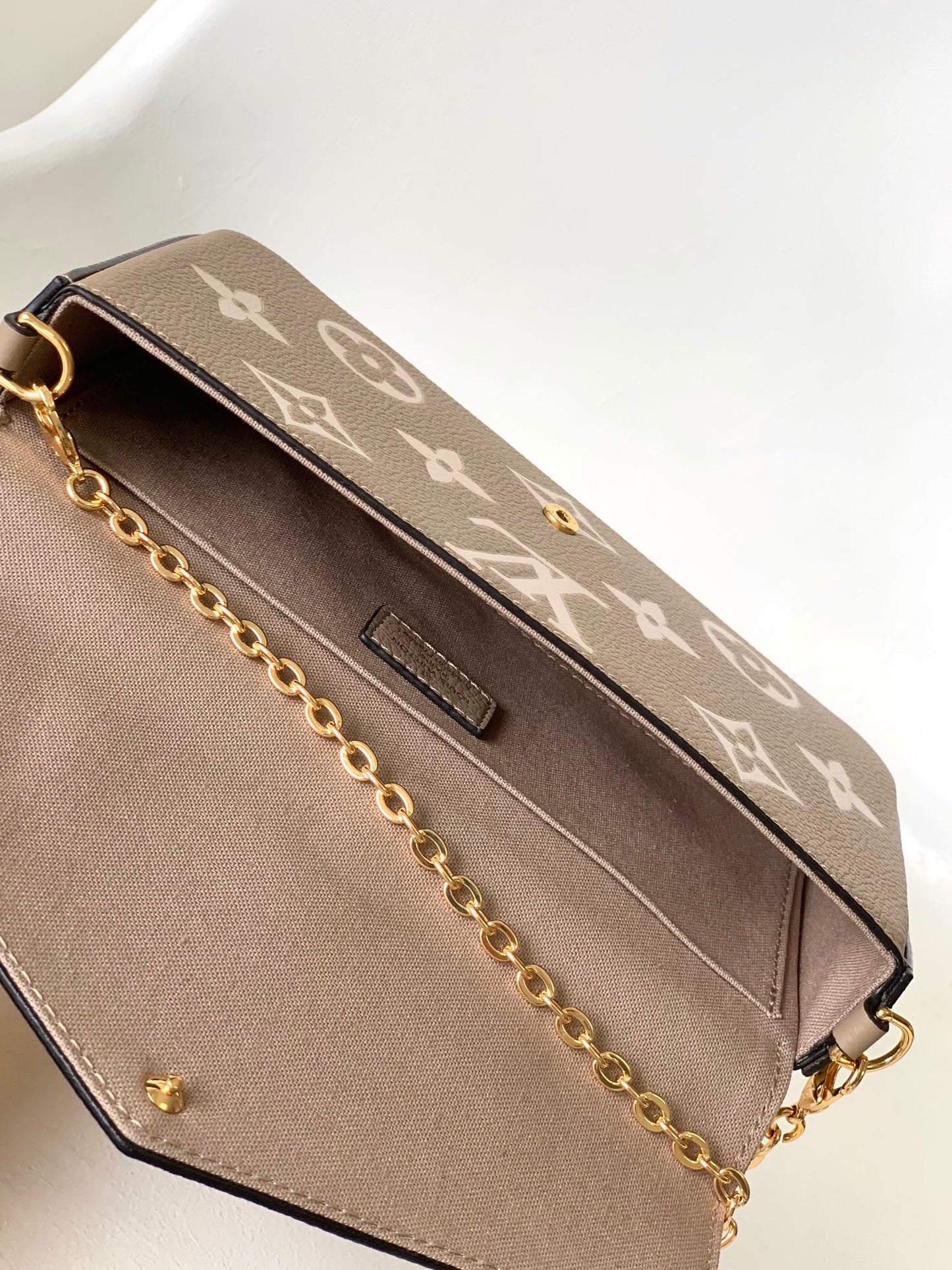 Louis Vuitton Félicie Pochette Monogram Empreinte Leather - Turtledove/Cream