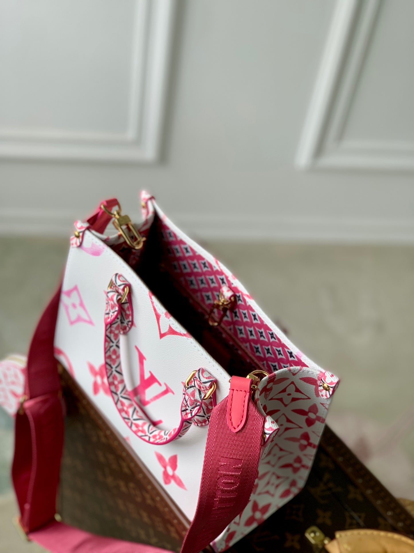 Louis Vuitton By The Pool OnTheGo PM Monogram Giant Canvas Pink & White Bag