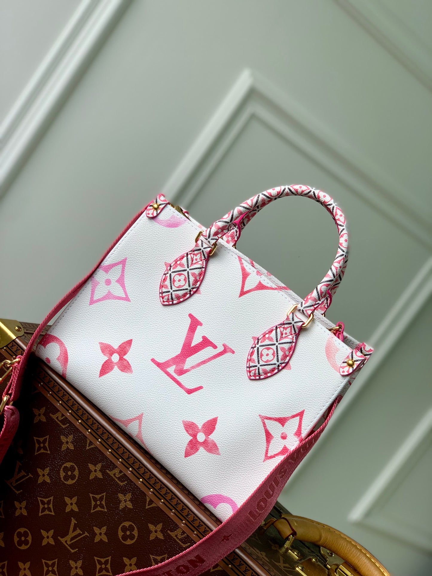 Louis Vuitton By The Pool OnTheGo PM Monogram Giant Canvas Pink & White Bag
